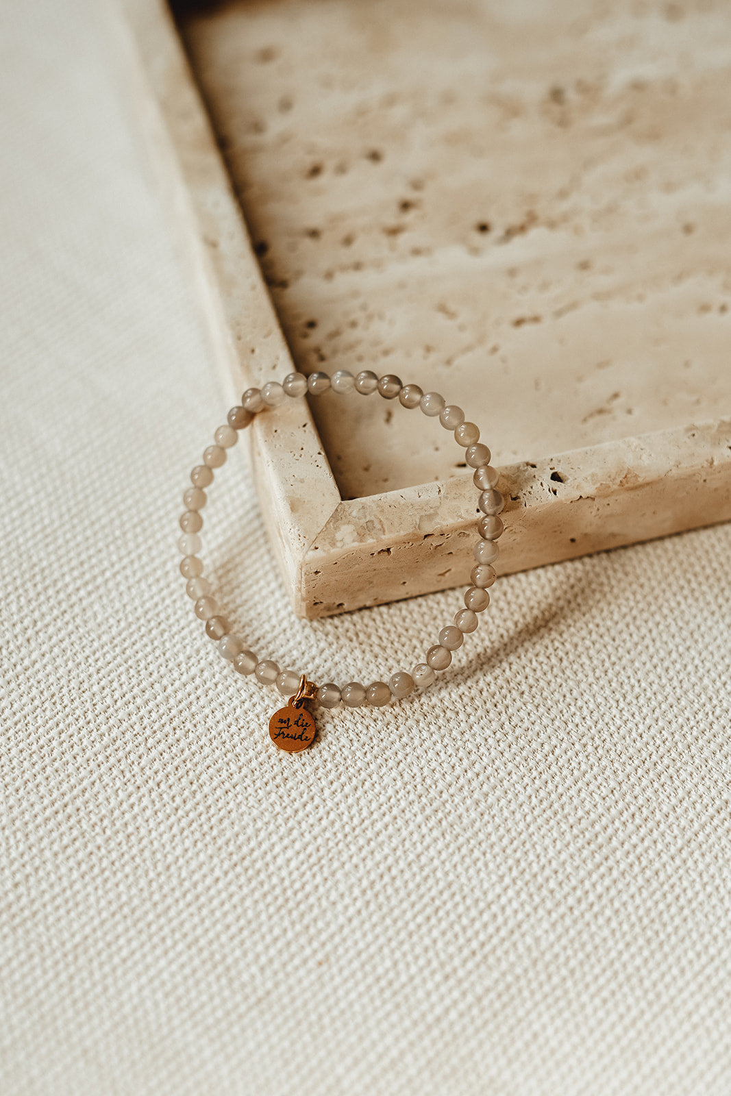 MORGENSTUNDE | Armband Achat grau kleine Perlen