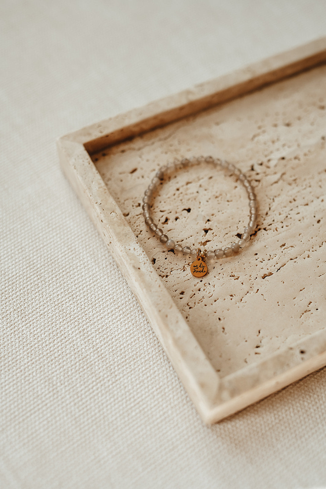 MORGENSTUNDE | Armband Achat grau kleine Perlen