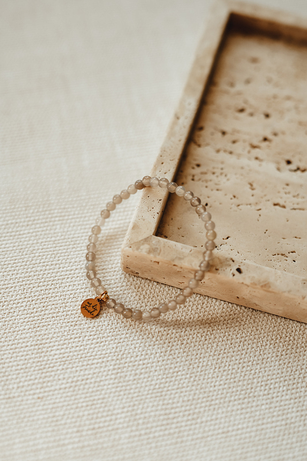 MORGENSTUNDE | Armband Achat grau kleine Perlen