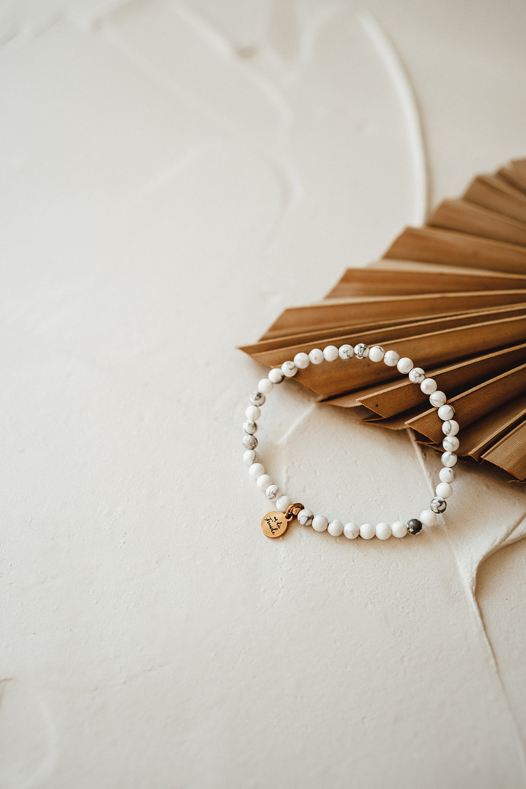 Miss Marble | Armband Howlith kleine Perlen