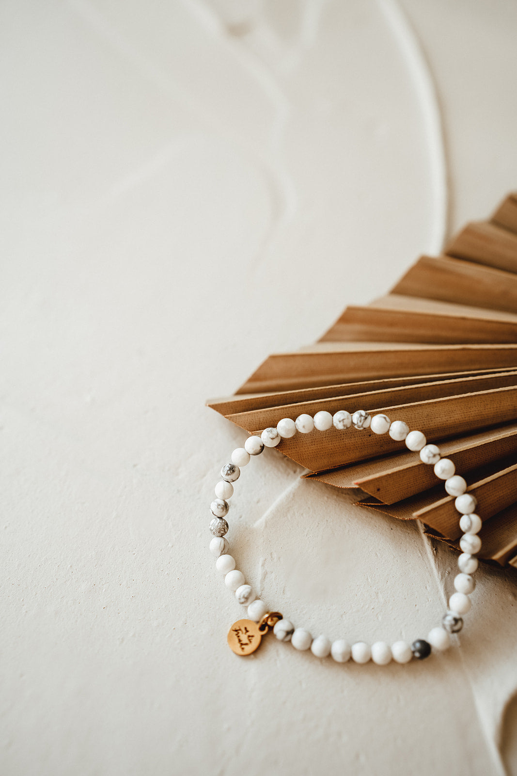 Miss Marble | Armband Howlith kleine Perlen