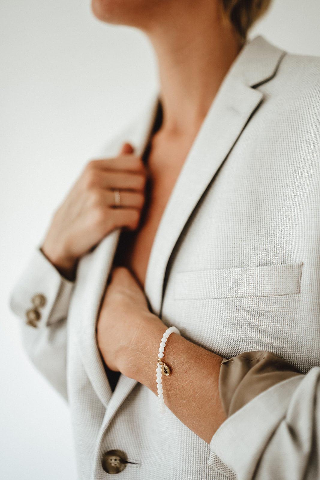 Edelweiß | Armband weiße Jade kleine Perlen