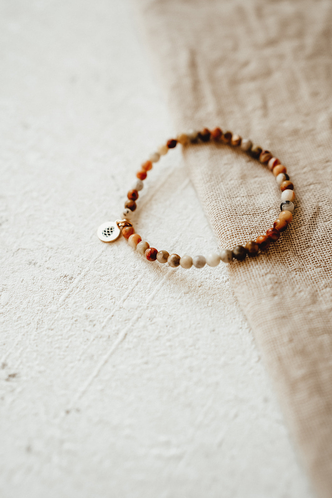 Geschichtenerzähler | Armband Jaspis Fossil kleine Perlen